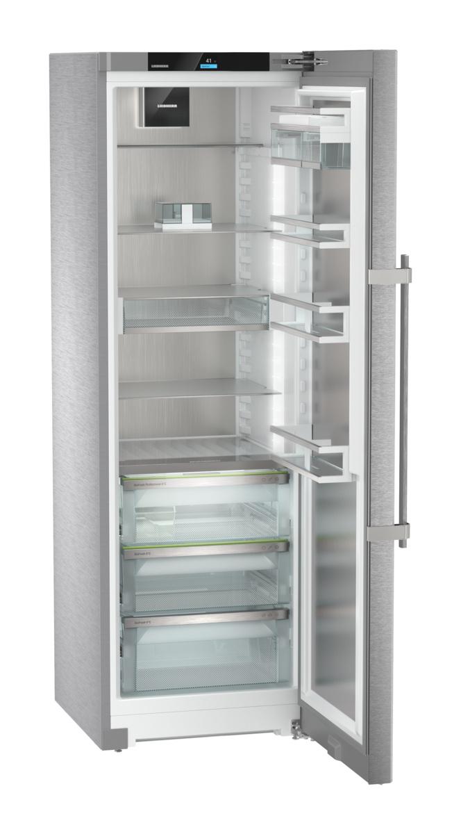 Freestanding refrigerator with BioFresh Professional
