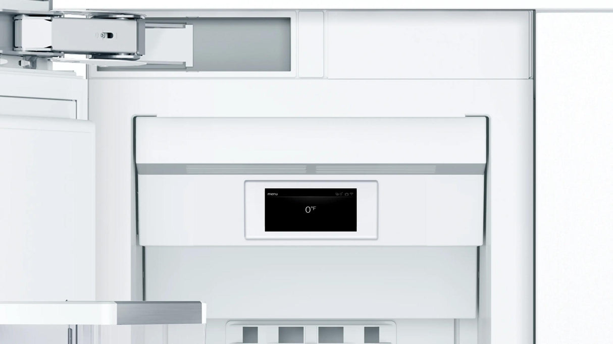 Benchmark™ Built-in Freezer 18'' Flat Hinge