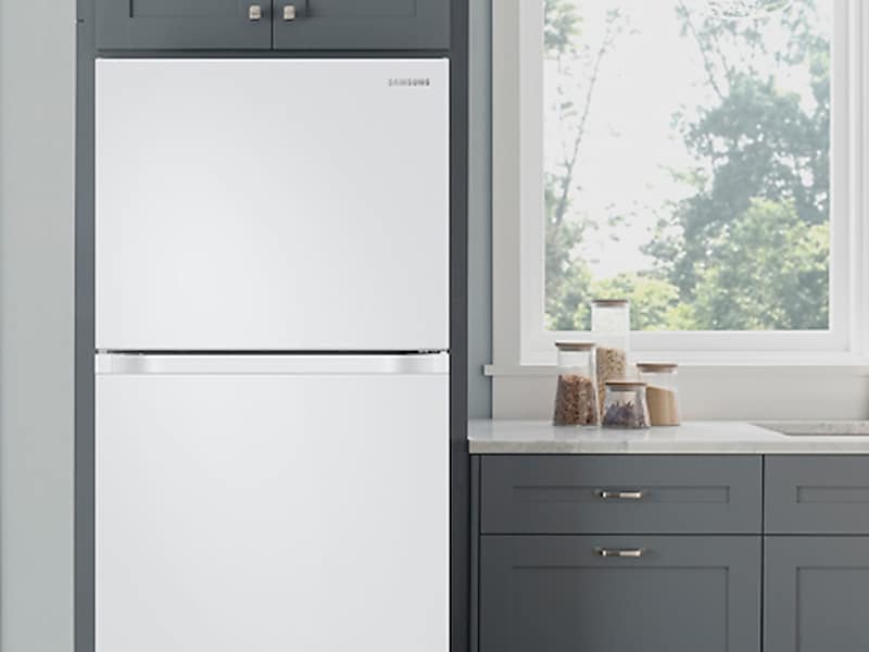 18 cu. ft. Top Freezer Refrigerator with FlexZone™ and Ice Maker in White