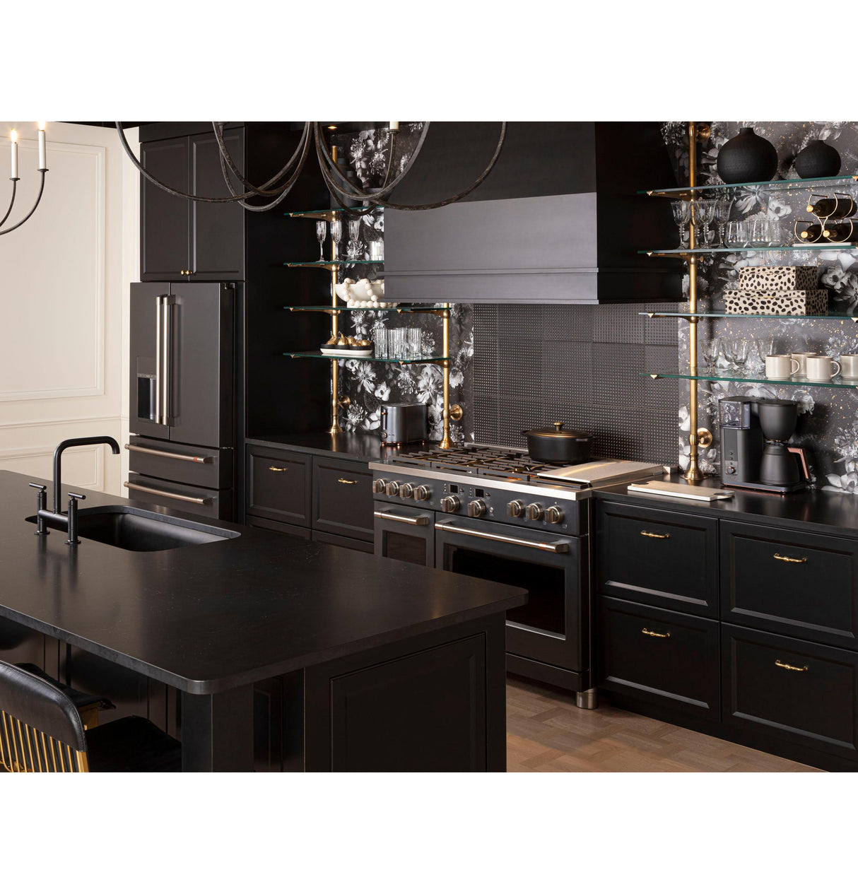 Café™ 48" Smart Dual-Fuel Commercial-Style Range with 6 Burners and Griddle (Natural Gas)