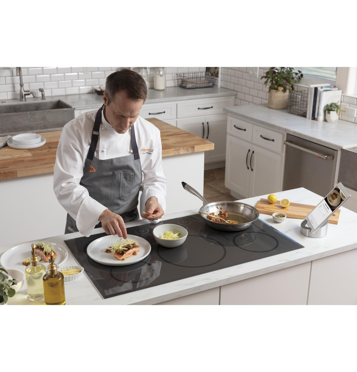 Café™ 36" Smart Touch-Control Induction Cooktop