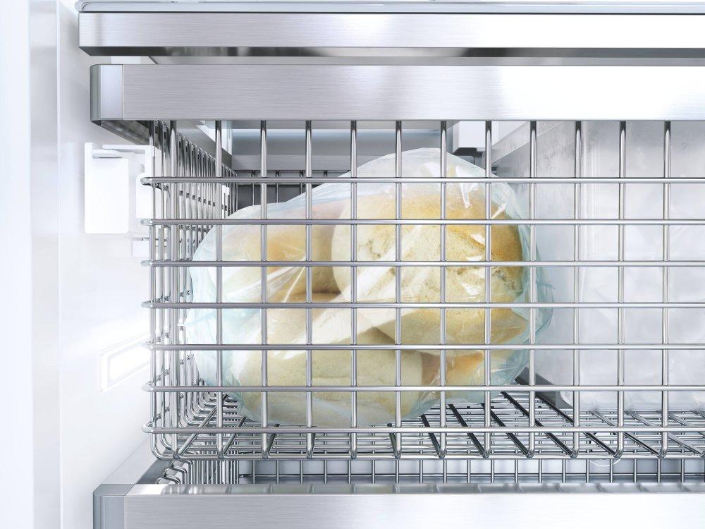 KF 2802 SF Stainless steel/CleanSteel - MasterCool™ fridge-freezer For high-end design and technology on a large scale.