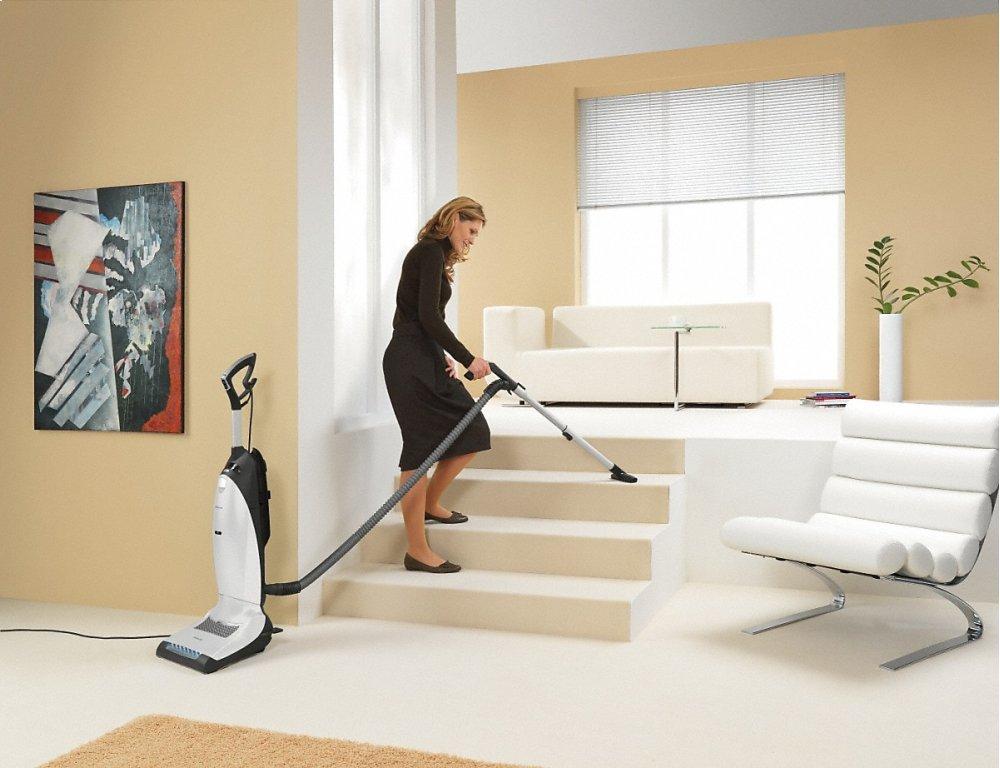 Dynamic U1 PowerLine - SHCE0 Upright vacuum cleaners with integrated electrobrush and LED lighting for the highest standards.
