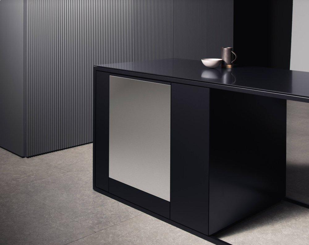 Int. front panel: W x H, 24 x 28 in - Clean Touch Steel™ w/o handle & bore holes for fully integrated dishwashers