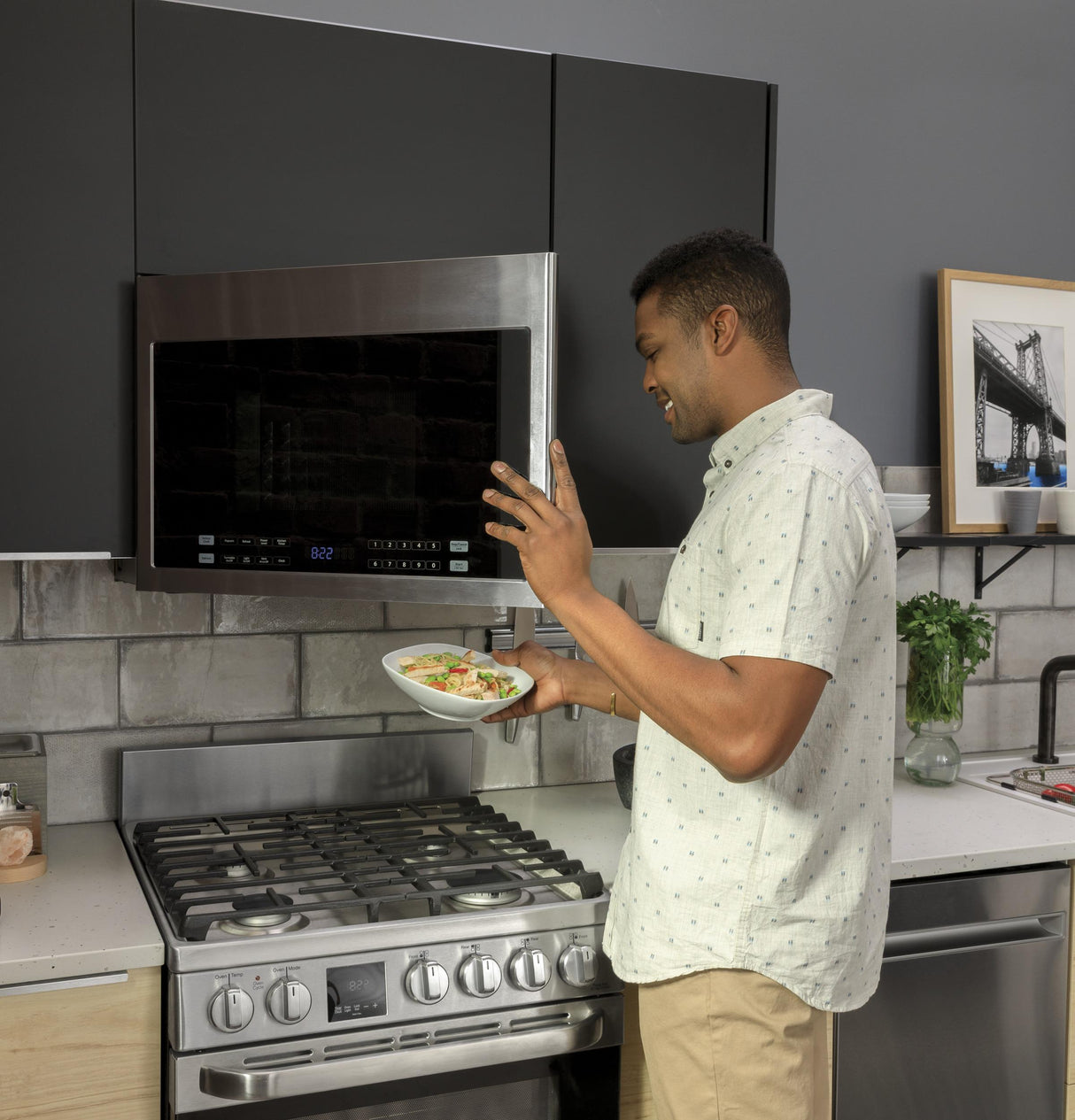 Haier ENERGY STAR® 24" 2.9 Cu. Ft. Electric Range