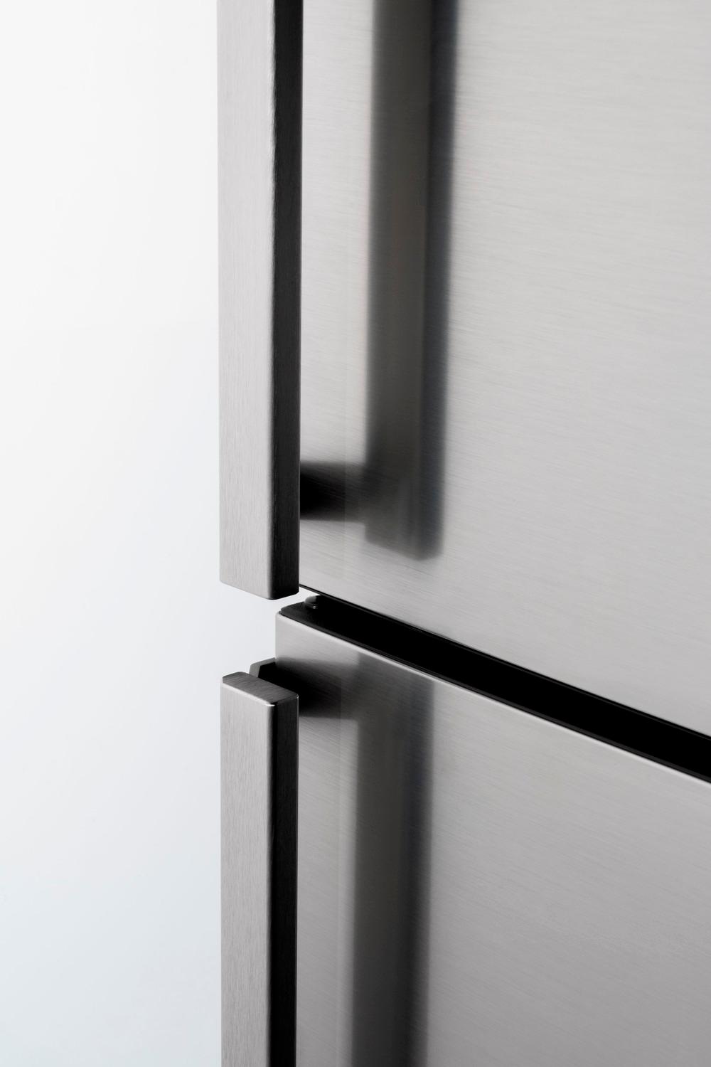 24" Freestanding Bottom Mount Refrigerator
