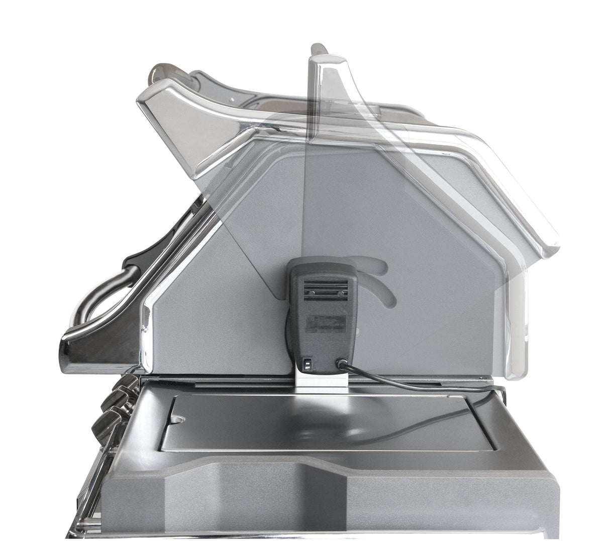 Napoleon's Built-in Prestige PRO™825 with raer and internal infrared burners.
