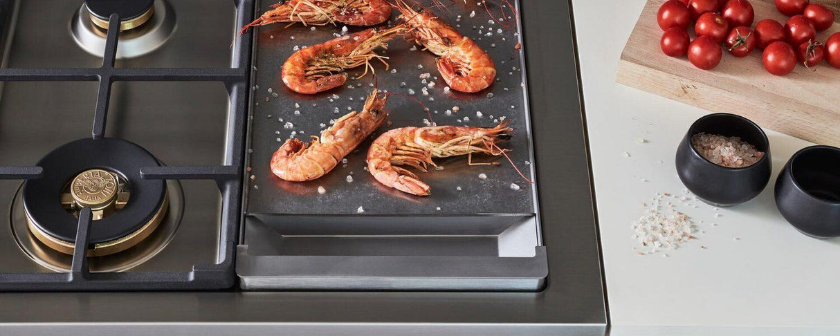 48 inch Dual Fuel Range, 6 Brass Burners and Griddle , Electric Self Clean Oven Bianco