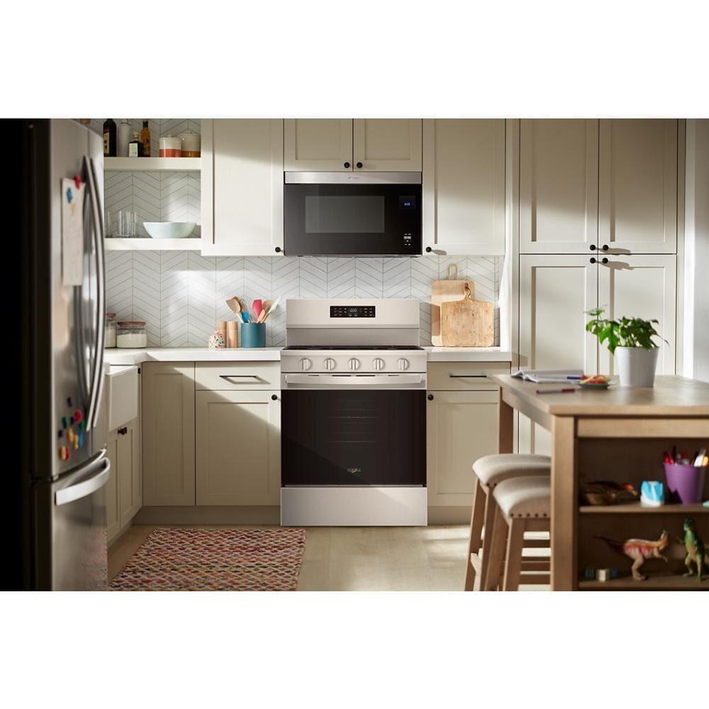 30-inch Gas Range with Air Cooking Technology and EZ-2-Lift™ Hinged Grates