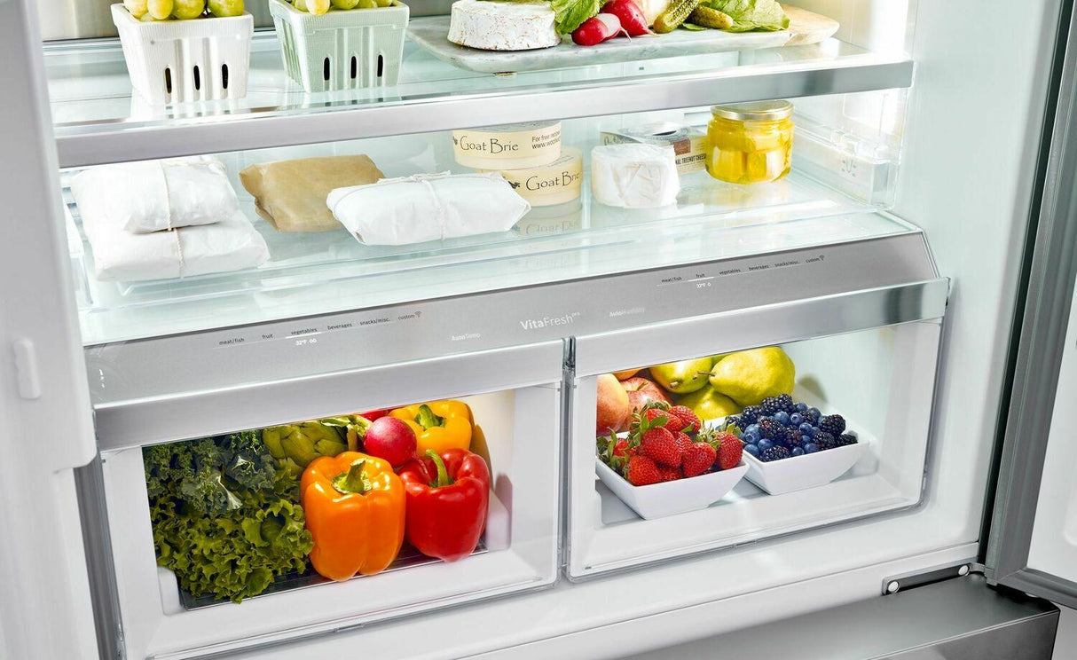 800 Series French Door Bottom Mount Refrigerator 36'' Easy clean stainless steel B36CT81SNS