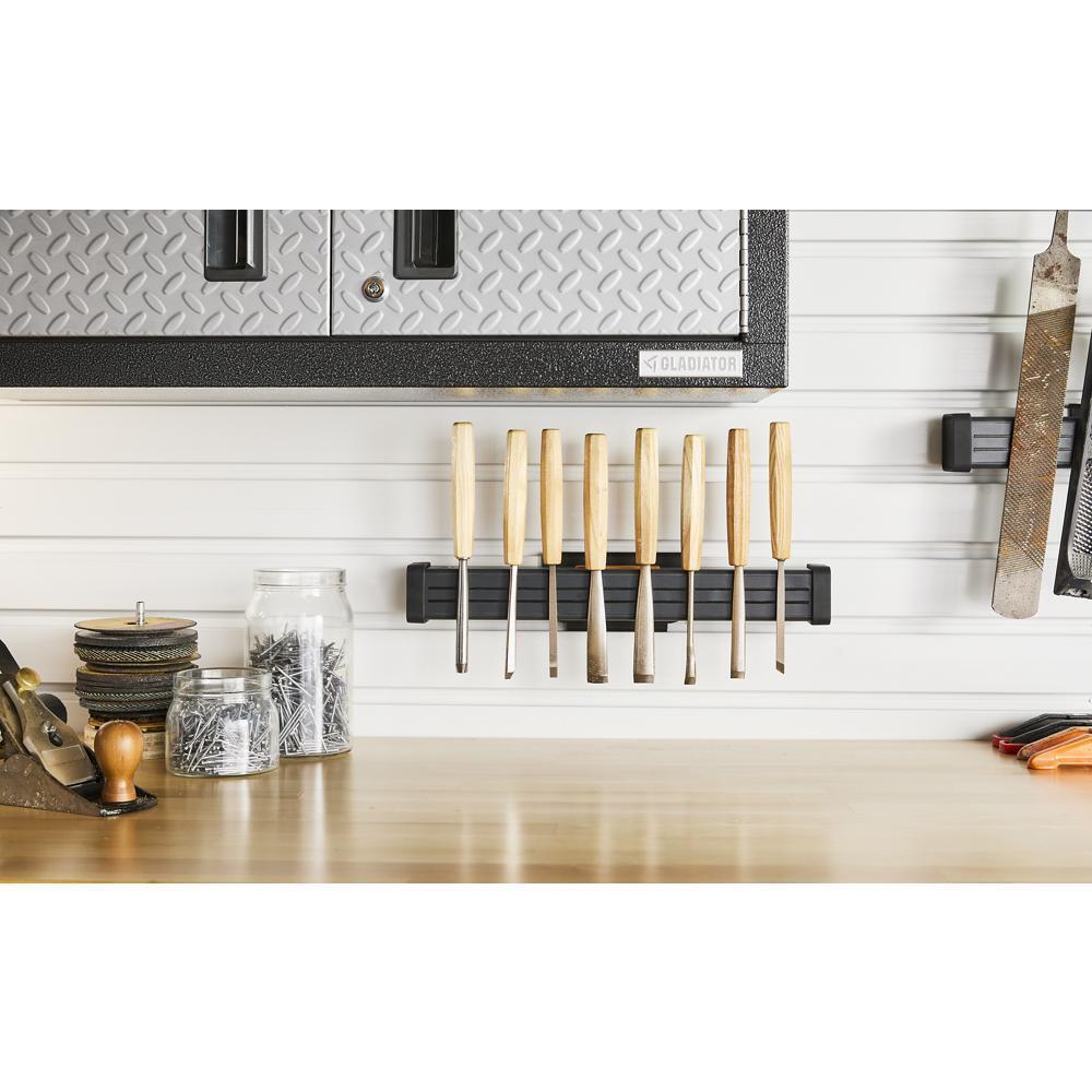 Gladiator® Magnet Bar