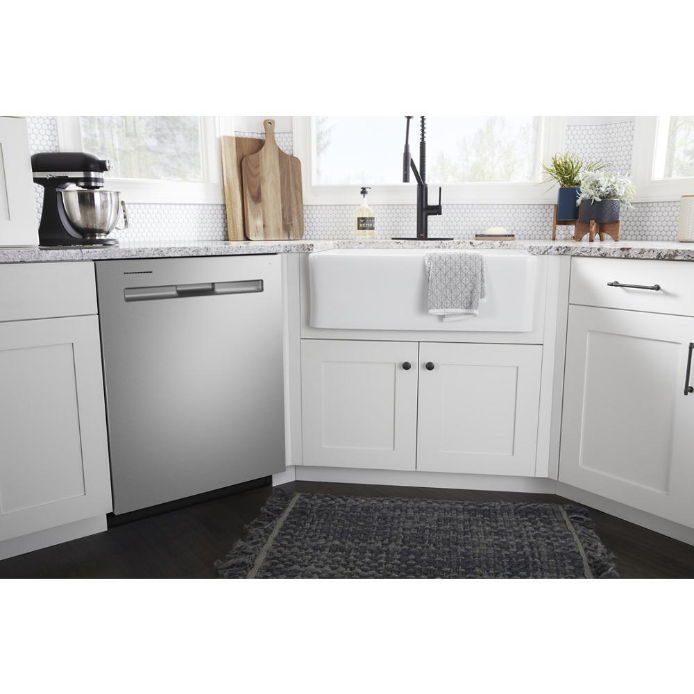 Top control dishwasher with Dual Power Filtration