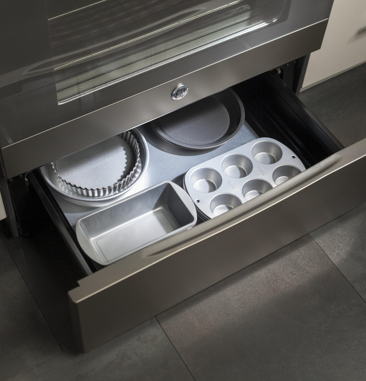 GE® 30" Free-Standing Electric Convection Range