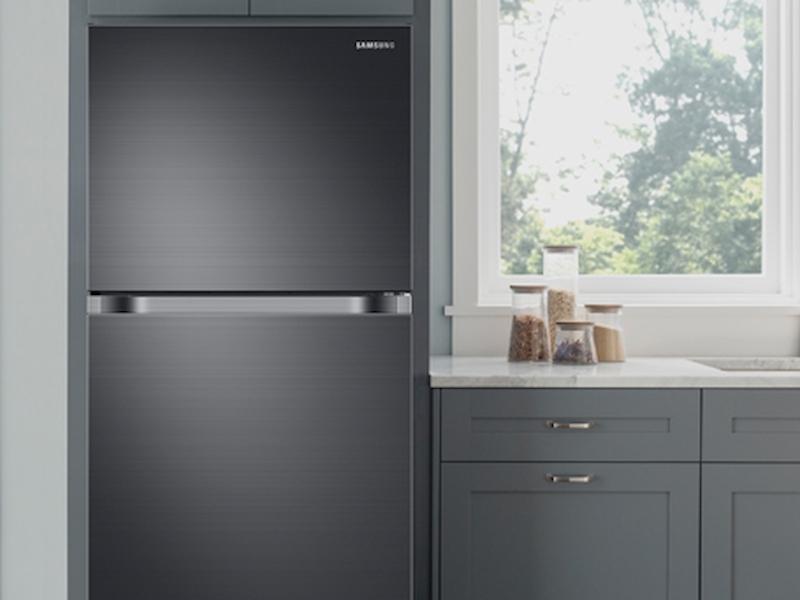 18 cu. ft. Top Freezer Refrigerator with FlexZone™ in Black Stainless Steel