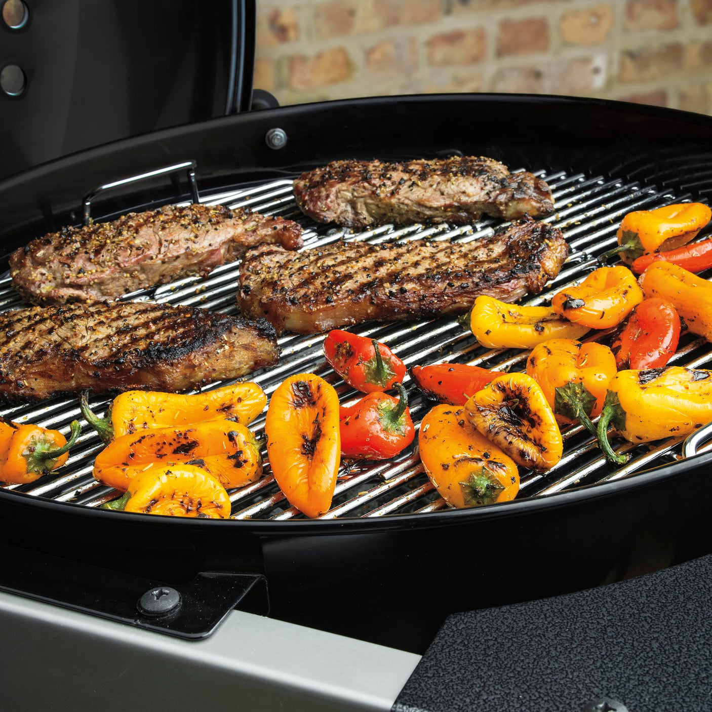 Performer Deluxe Charcoal Grill 22" - Black