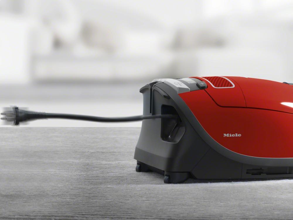 Complete C3 HomeCare+ PowerLine - SGPE0 canister vacuum cleaners with handle controls and electrobrush for the greatest demands.