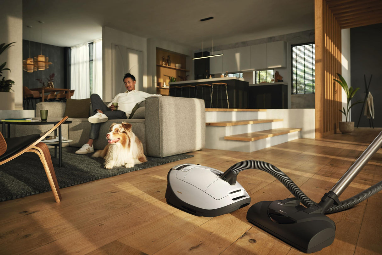 Complete C3 Cat & Dog PowerLine - SGEE0 Lotus white - canister vacuum cleaners With maximum suction power and foot controls for thorough, convenient vacuuming.