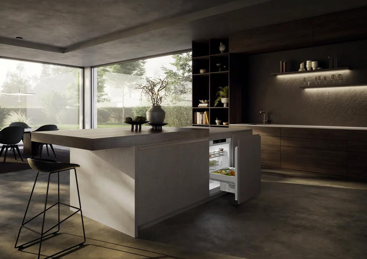 Refrigerator suitable for undercounter installation