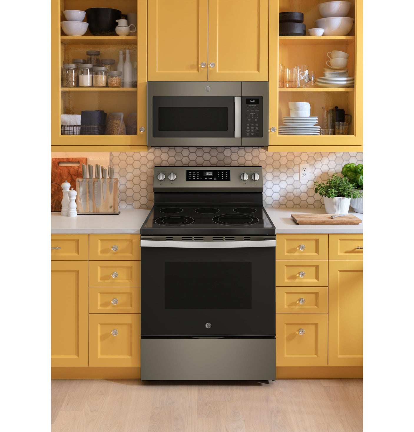 GE® ENERGY STAR® 30" Free-Standing Electric Convection Range with No Preheat Air Fry and EasyWash™ Oven Tray