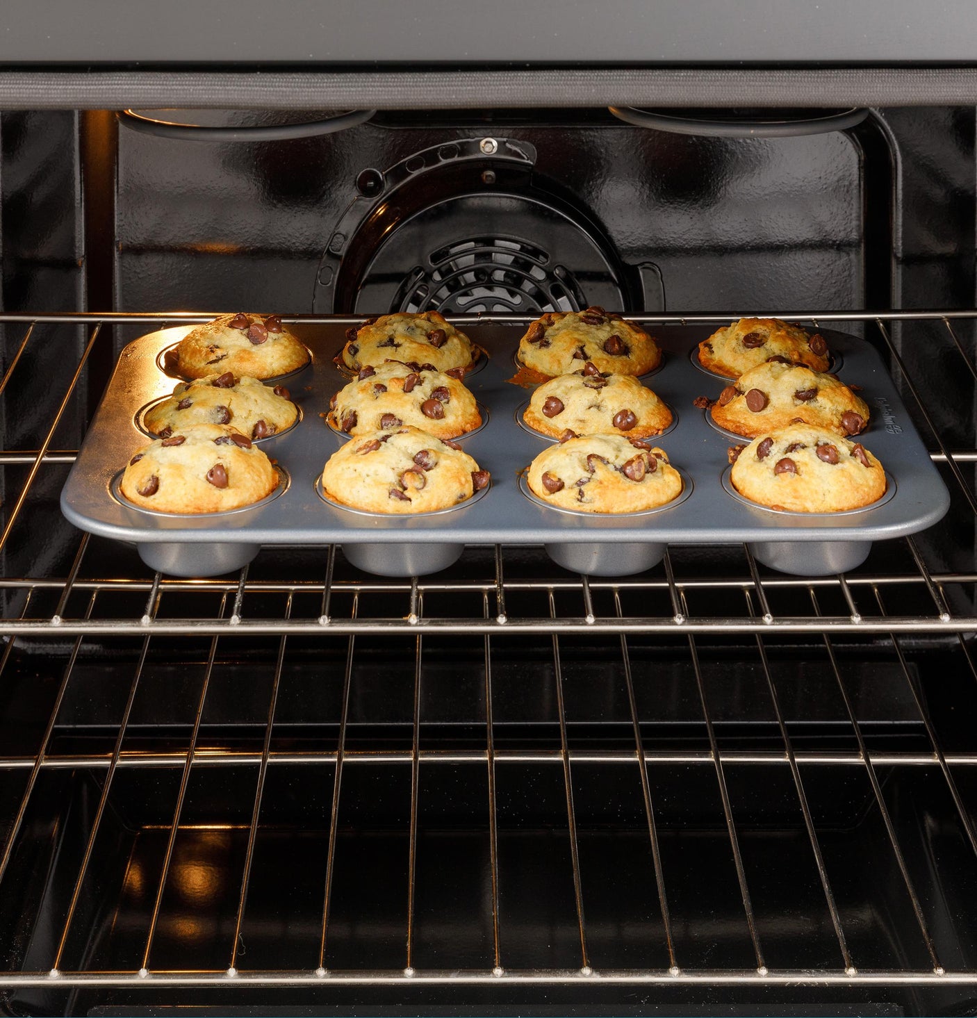 GE® 30" Free-Standing Gas Convection Range with No Preheat Air Fry and EasyWash™ Oven Tray