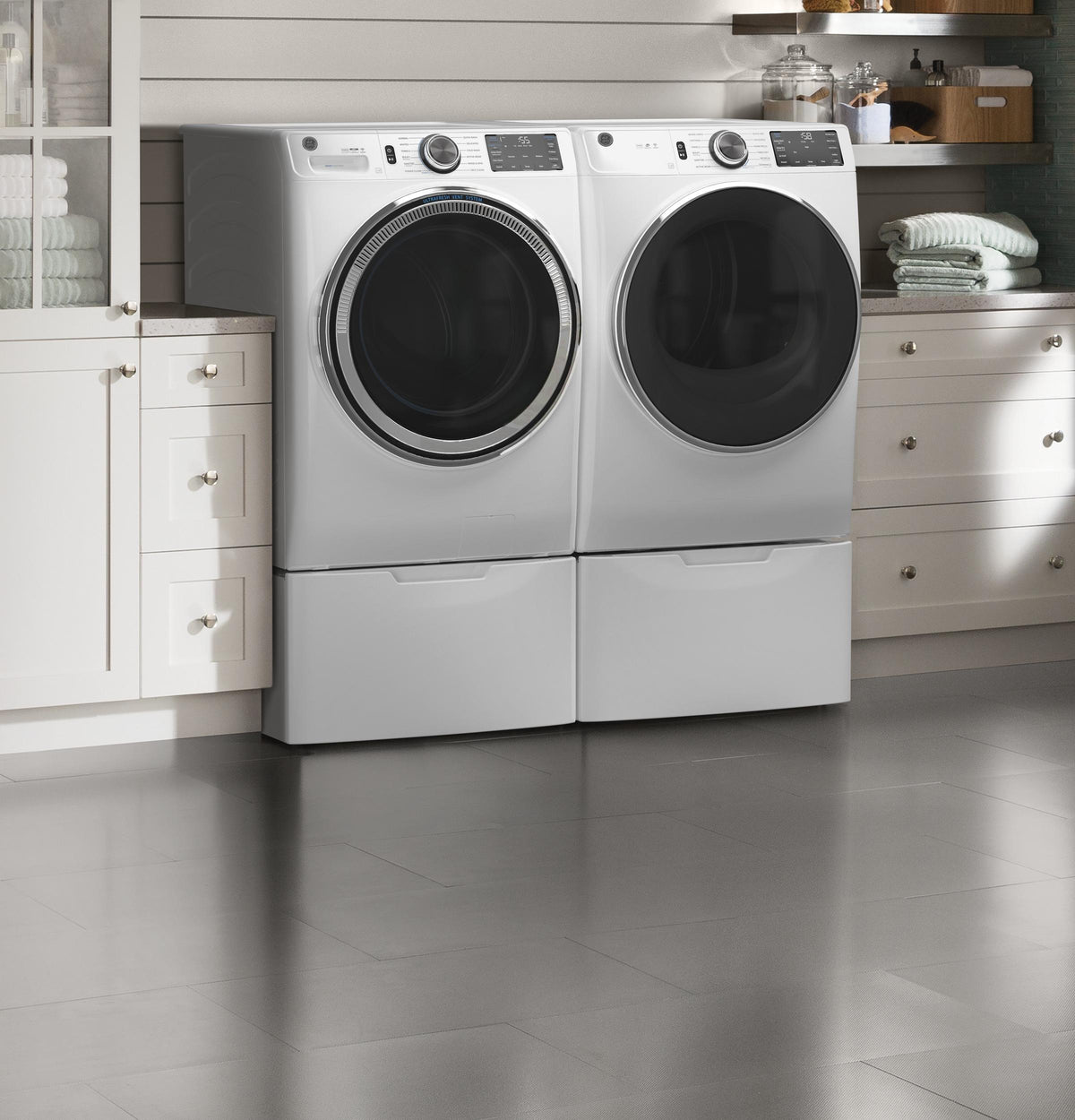 GE® ENERGY STAR® 7.8 cu. ft. Capacity Smart Front Load Gas Dryer with Steam and Sanitize Cycle