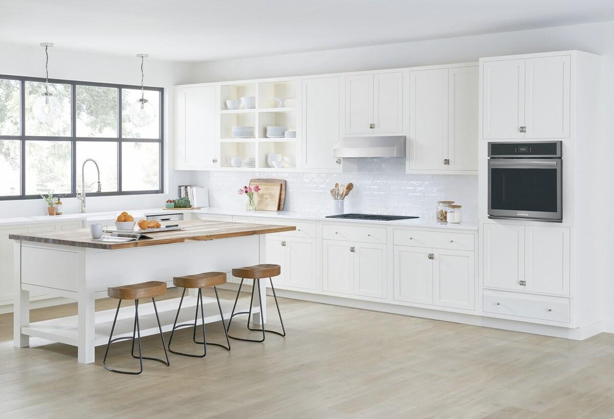 27" Single Electric Wall Oven with Total Convection