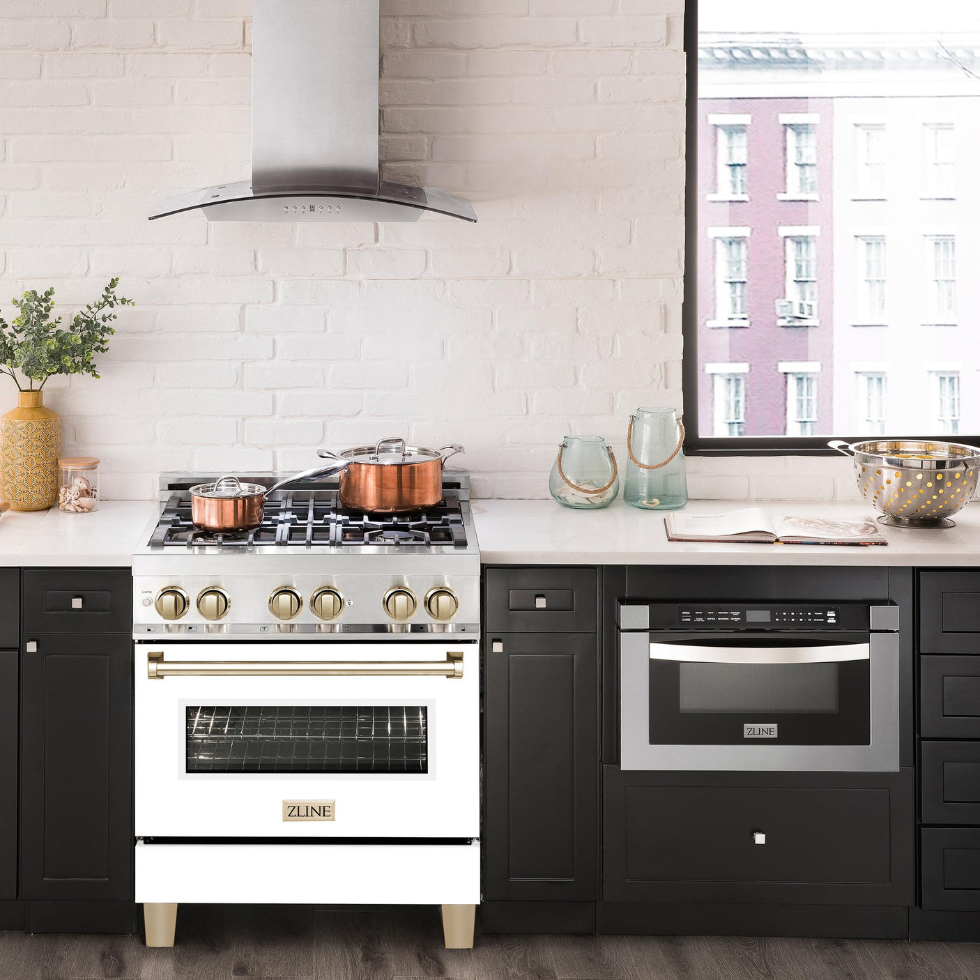 ZLINE Autograph Edition 30 in. 4.0 cu. ft. Dual Fuel Range with Gas Stove and Electric Oven in Stainless Steel with White Matte Door and Accents (RAZ-WM-30) [Color: Gold]