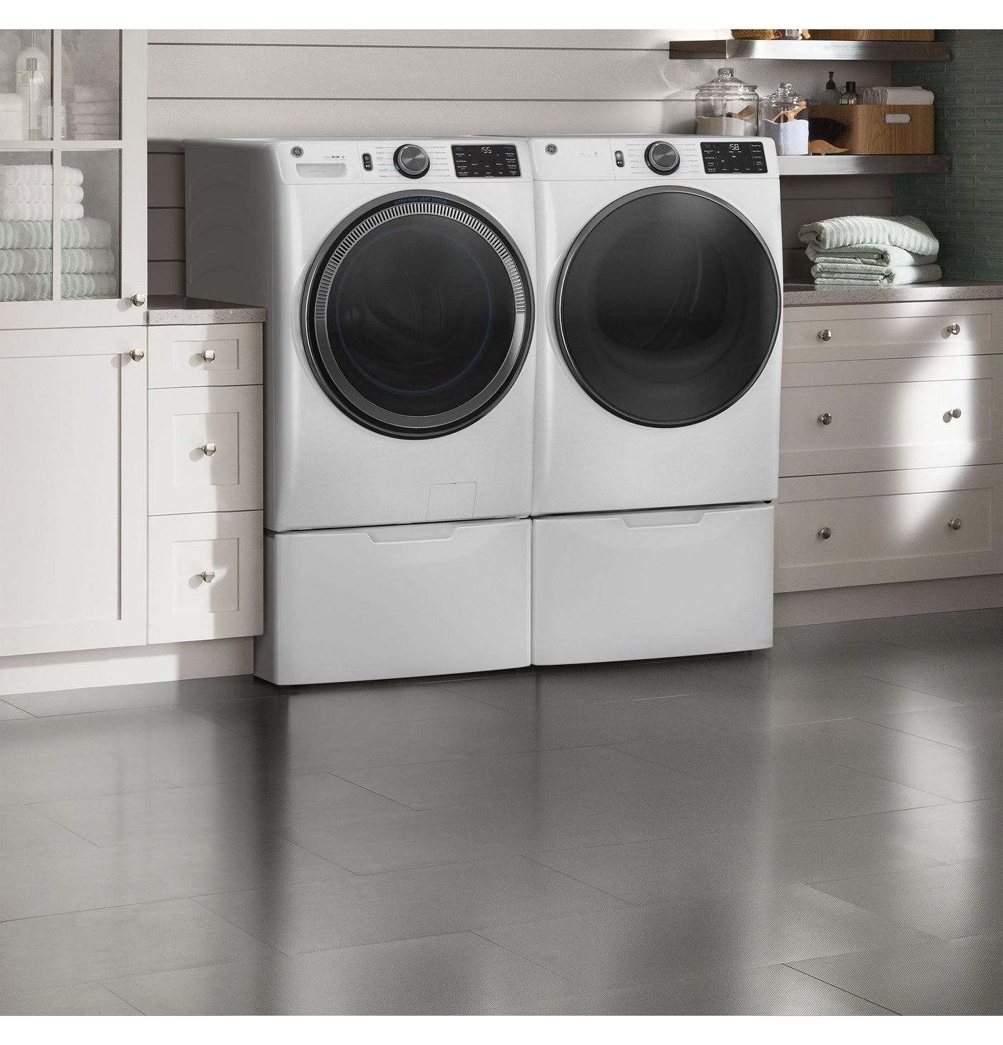 GE® ENERGY STAR® 5.0 cu. ft. Capacity Smart Front Load Steam Washer with SmartDispense™ UltraFresh Vent System with OdorBlock™ and Steam