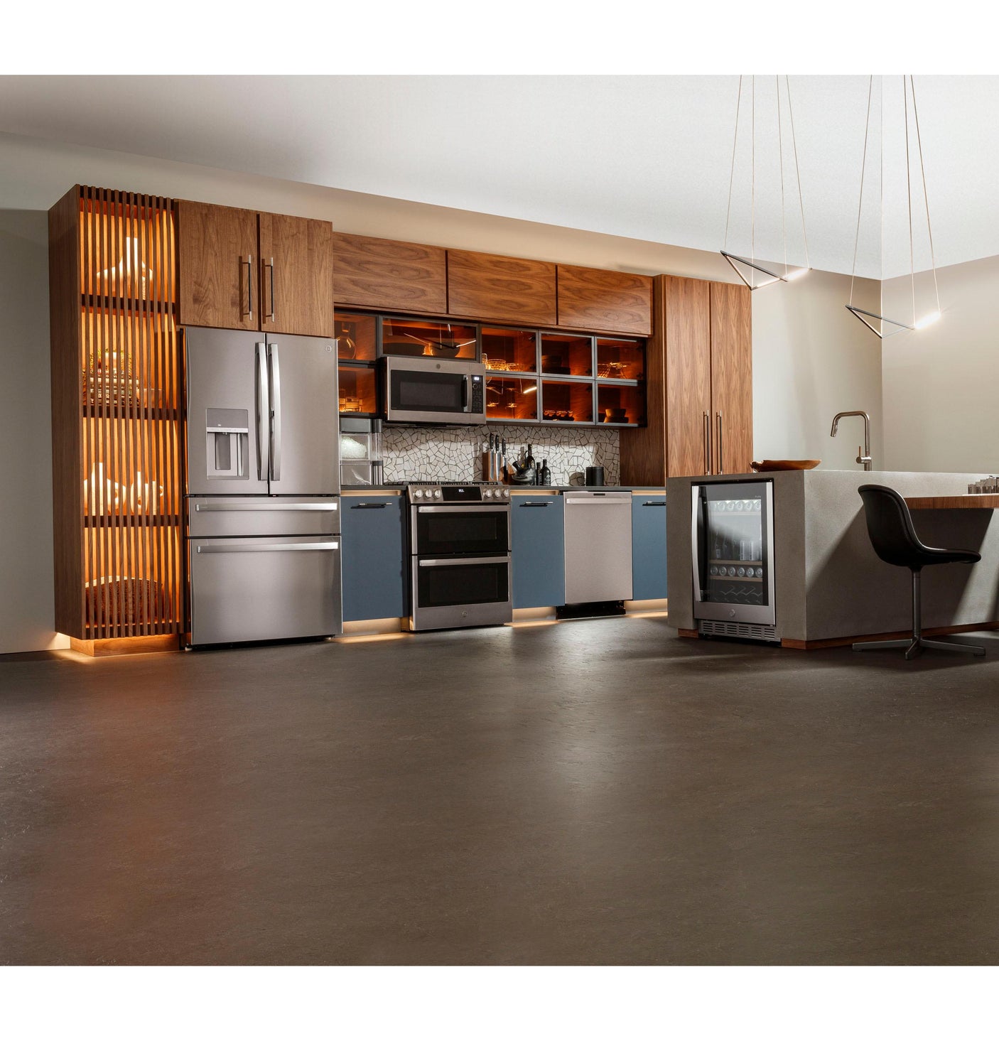 GE Profile™ 155-Can or 52-Bottle Beverage Center