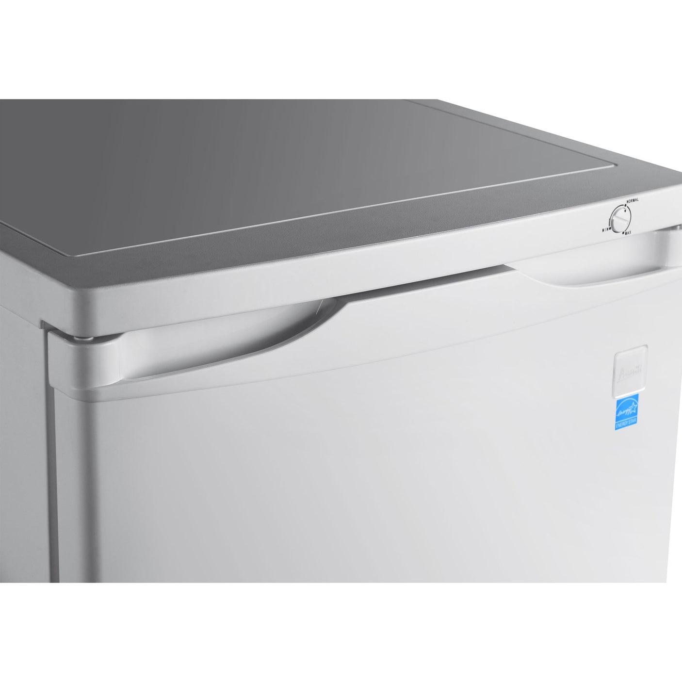 5.8 cu. ft. Vertical Freezer - White / 5.8 cu. ft.