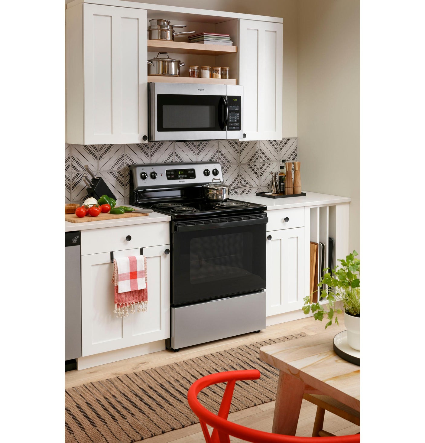 Hotpoint® 1.6 Cu. Ft. Over-the-Range Microwave Oven