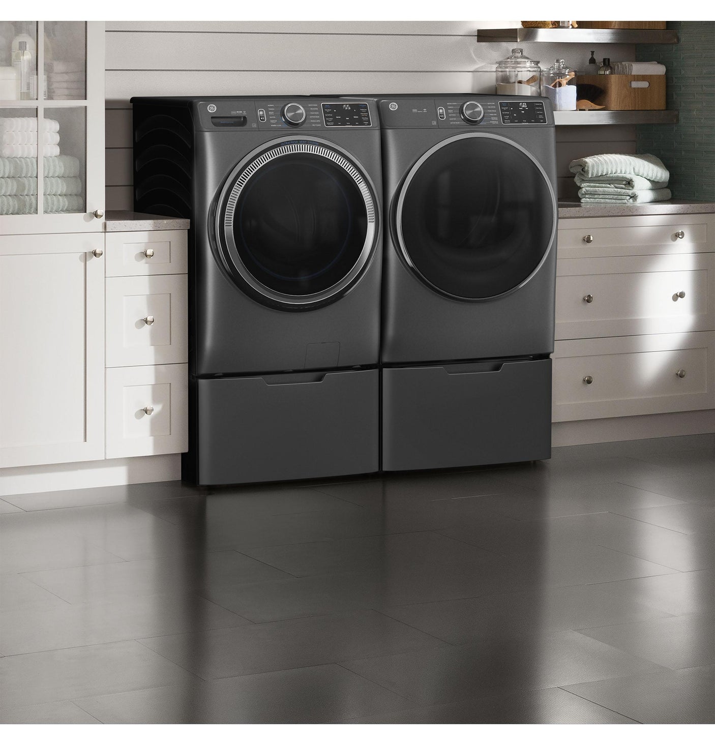 GE® ENERGY STAR® 5.0 cu. ft. Capacity Smart Front Load Steam Washer with SmartDispense™ UltraFresh Vent System with OdorBlock™ and Steam