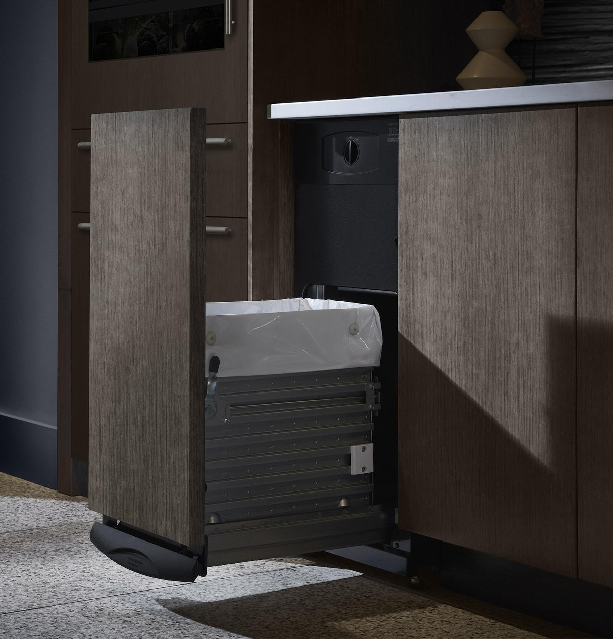 Universal 15" Built-In Compactor