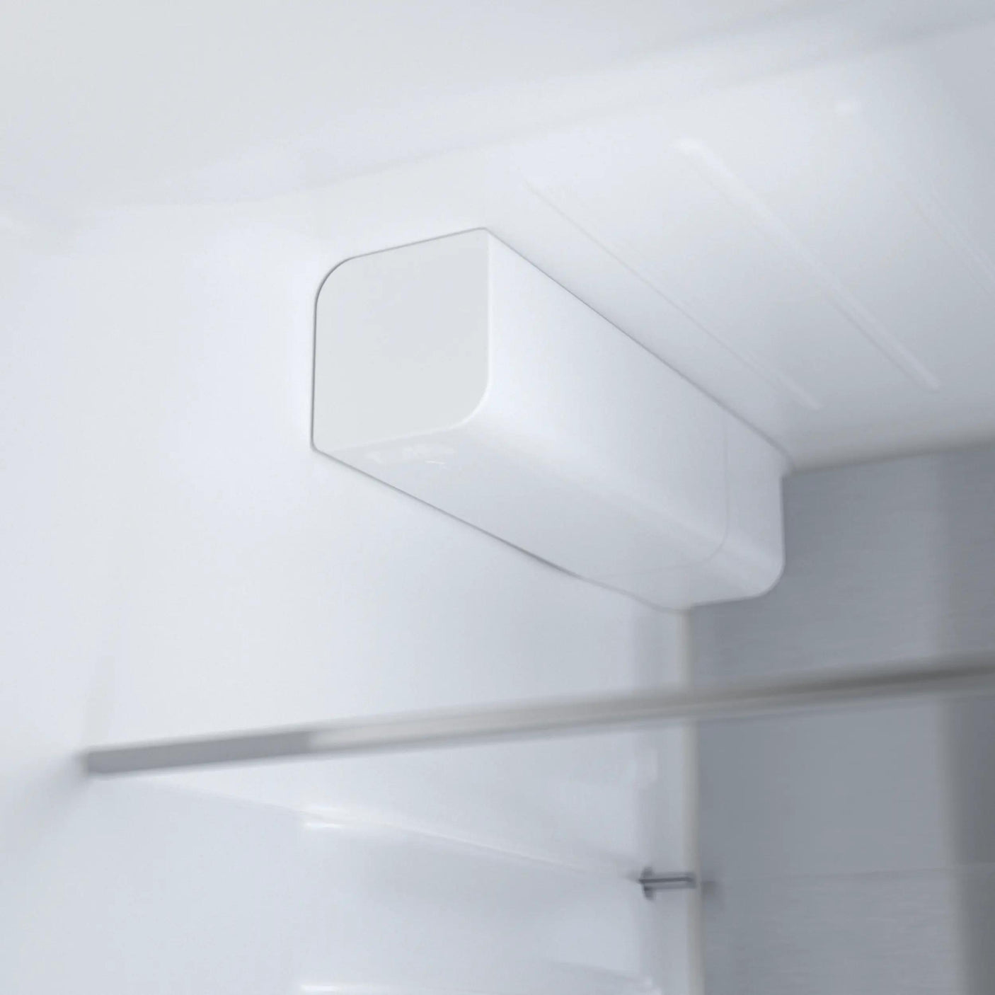 800 Series Free-standing fridge-freezer with freezer at bottom, glass door 24" White, Total No Frost