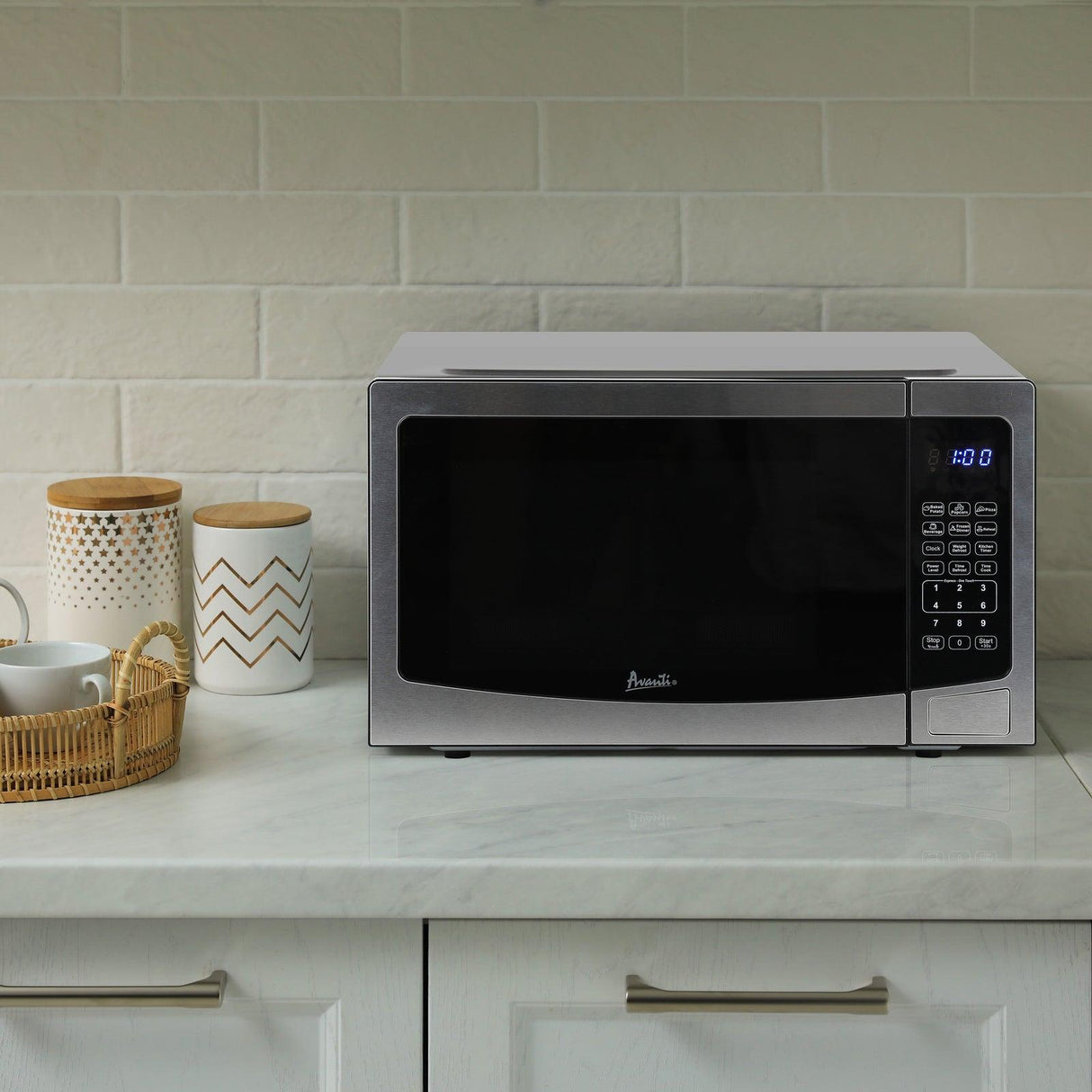 Avanti 1.1 cu. ft. Microwave Oven - White
