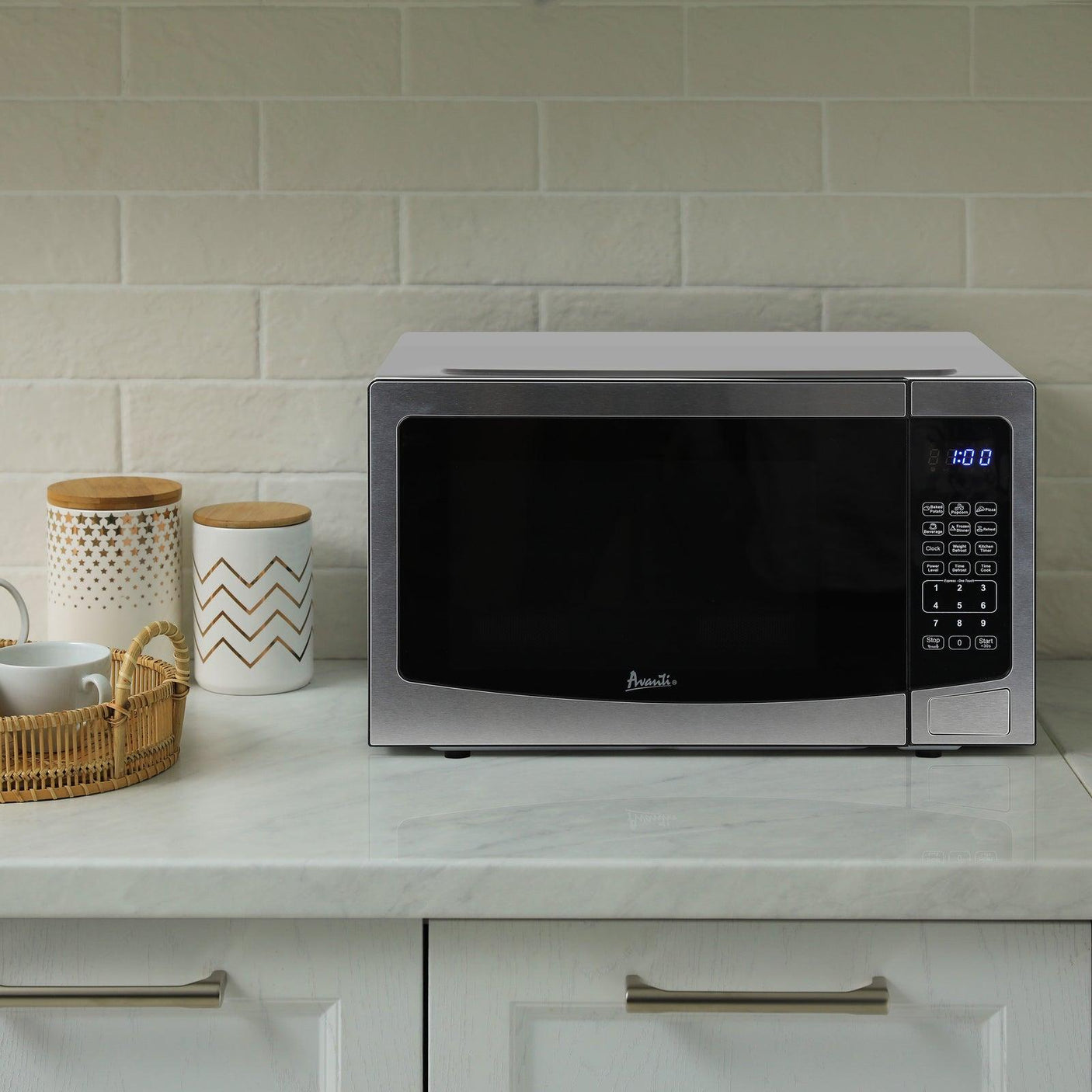 Avanti 1.1 cu. ft. Microwave Oven - Black
