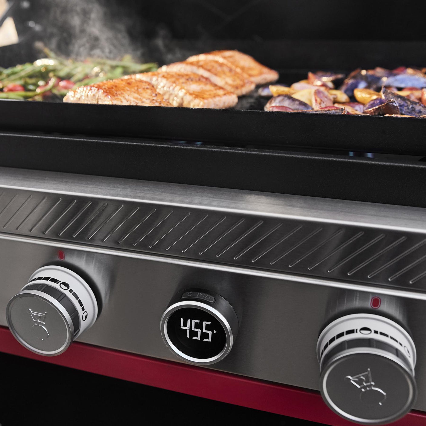 Slate® 30" Rust-Resistant Griddle with Extendable Side Table (Liquid Propane) - Black