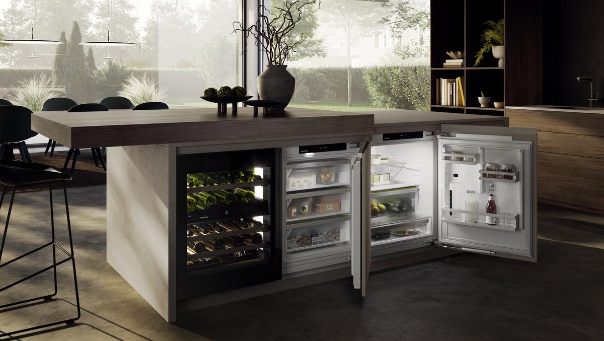 Freezer suitable for undercounter installation with NoFrost