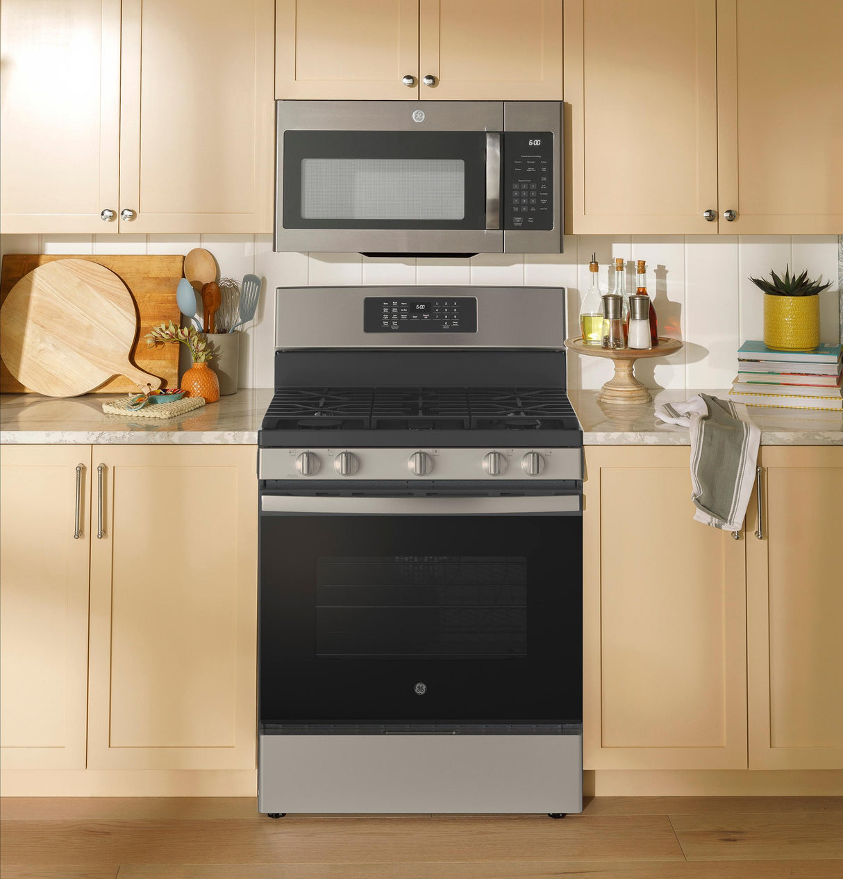 GE® 30" Free-Standing Gas Convection Range with No Preheat Air Fry