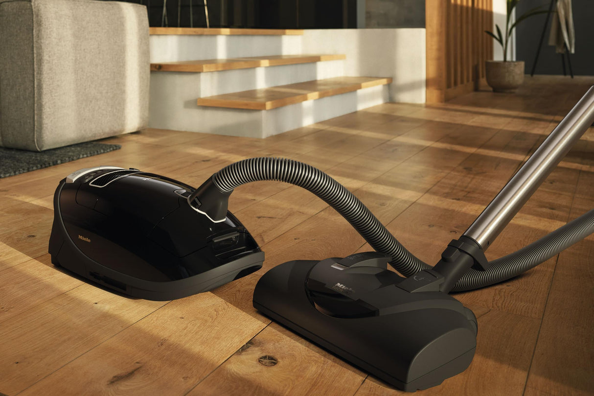 Complete C3 Kona PowerLine - SGFE0 Obsidian black - canister vacuum cleaners with electrobrush for thorough cleaning of heavy-duty carpeting.