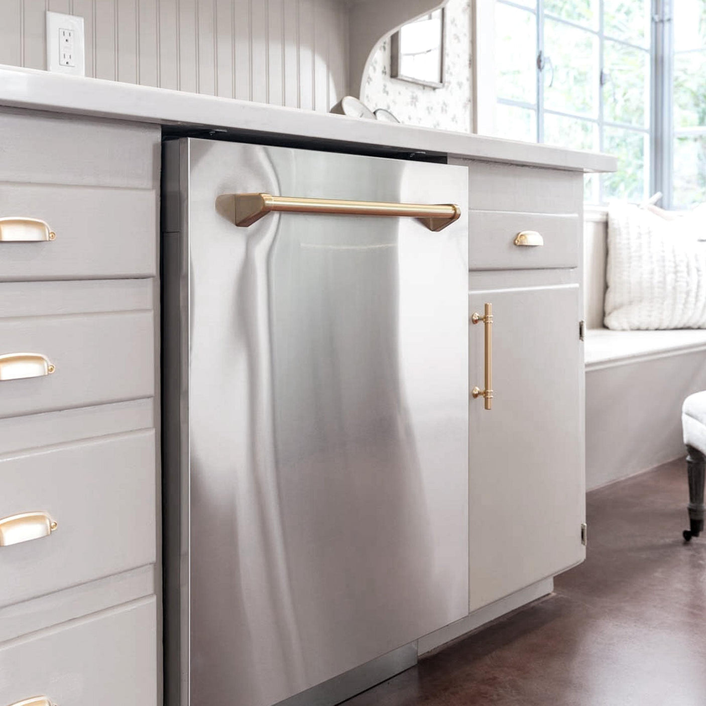ZLINE Autograph Edition 24" 3rd Rack Top Touch Control Tall Tub Dishwasher in Stainless Steel with Accent Handle, 45dBa (DWMTZ-304-24) [Color: Champagne Bronze]
