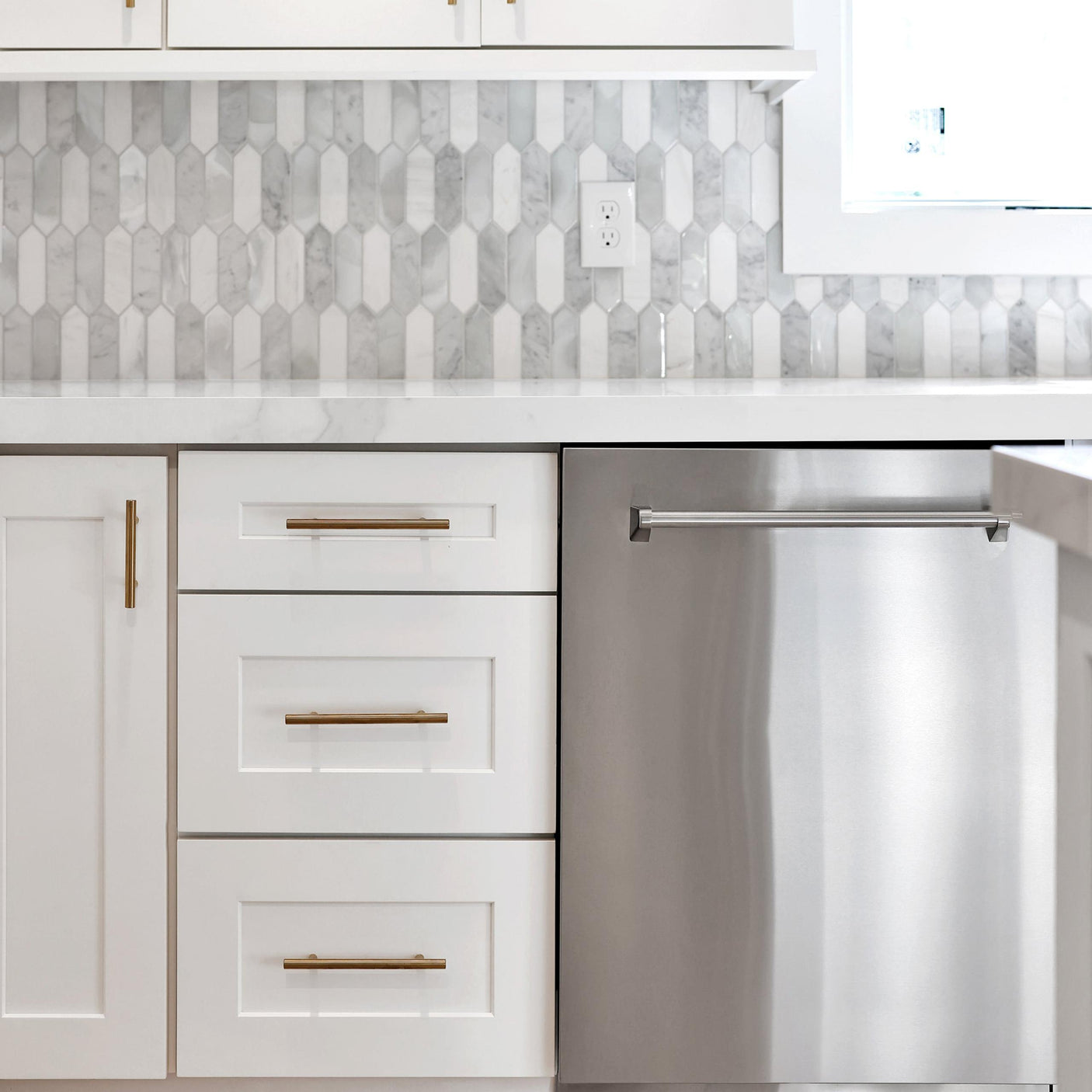 ZLINE 24" Monument Series 3rd Rack Top Touch Control Dishwasher with Stainless Steel Tub, 45dBa (DWMT-24) [Color: Stainless Steel]