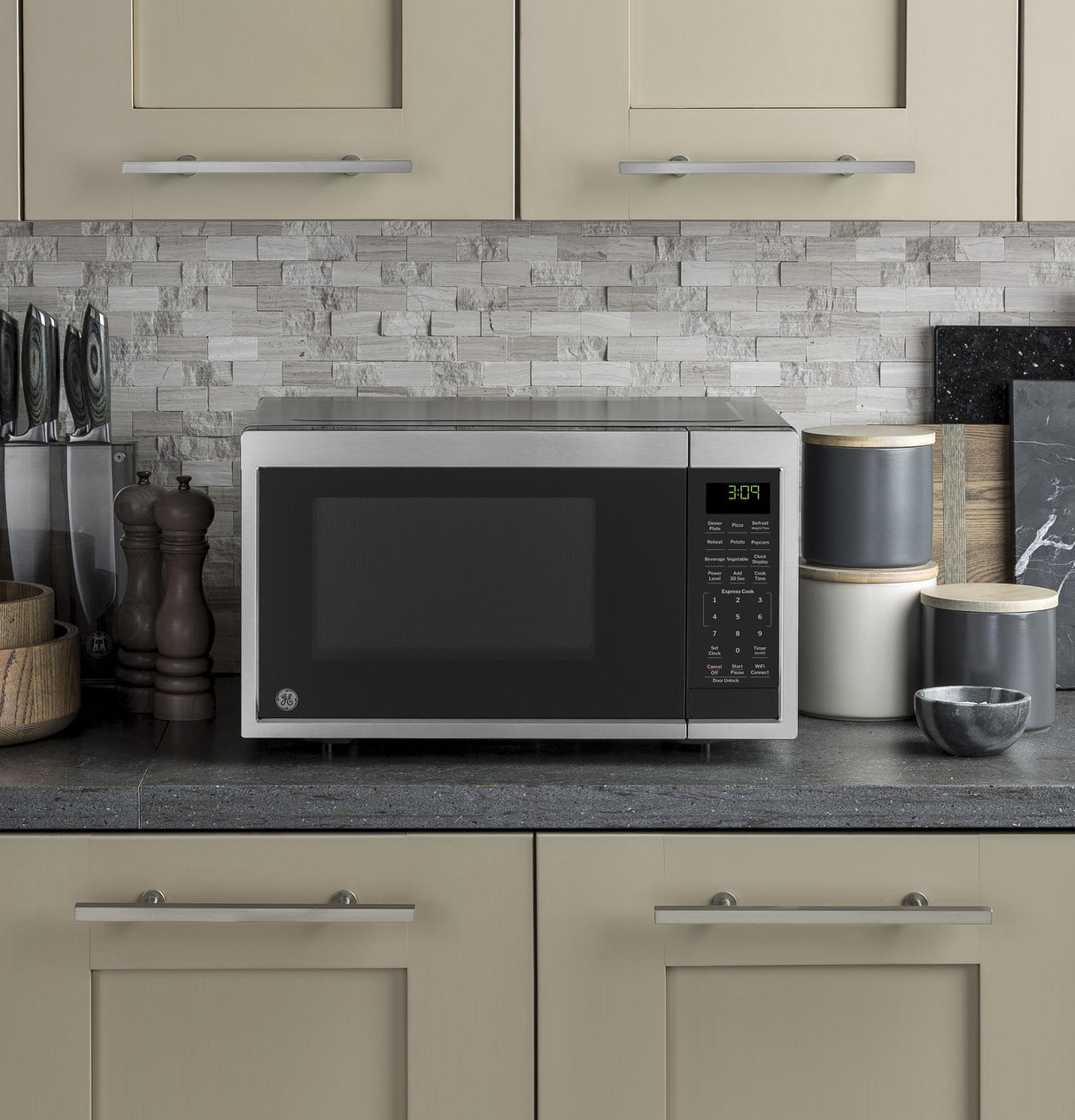 GE® 0.9 Cu. Ft. Capacity Smart Countertop Microwave Oven with Scan-To-Cook Technology