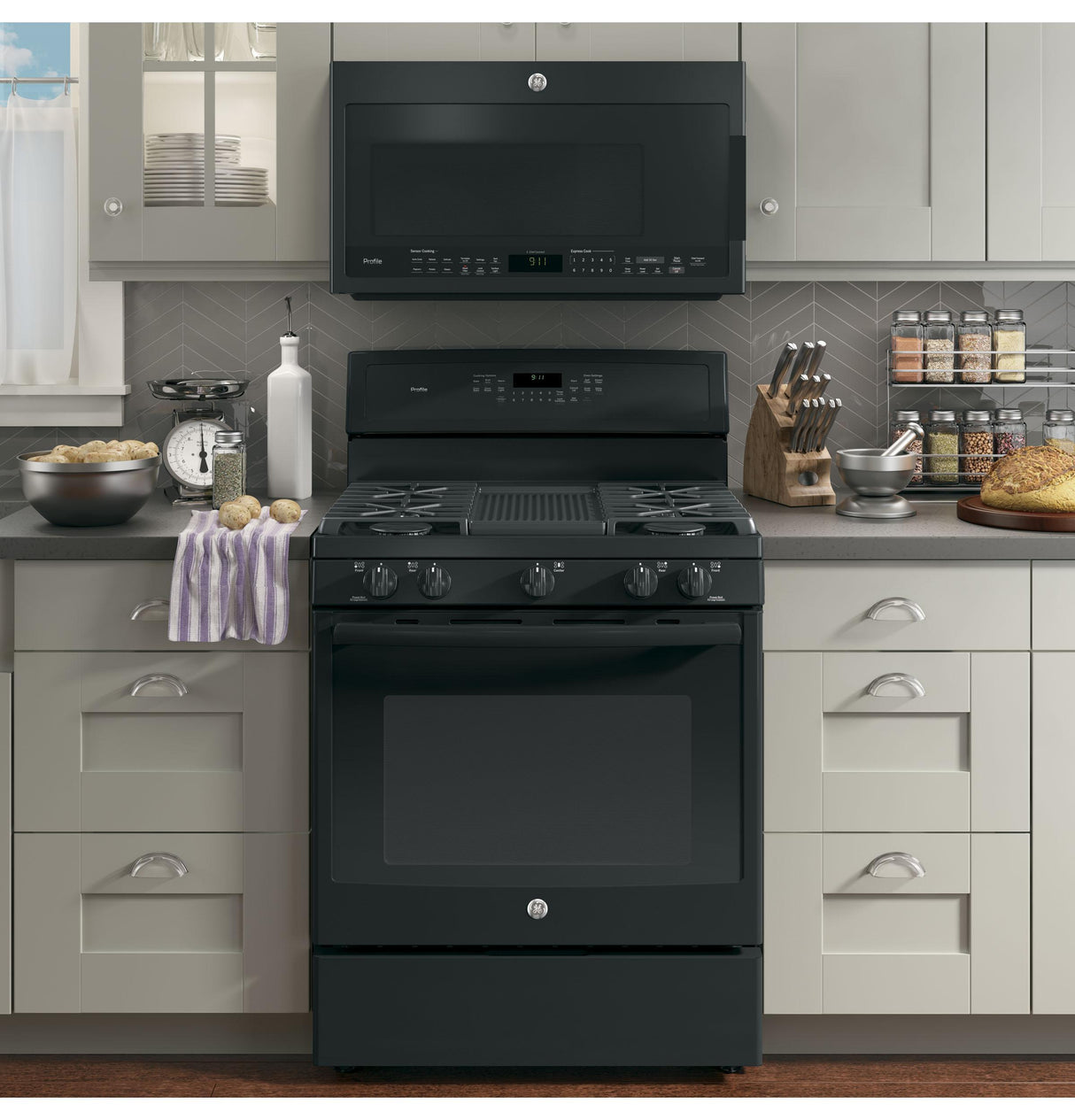 GE Profile Series 30" Free-Standing Gas Convection Range