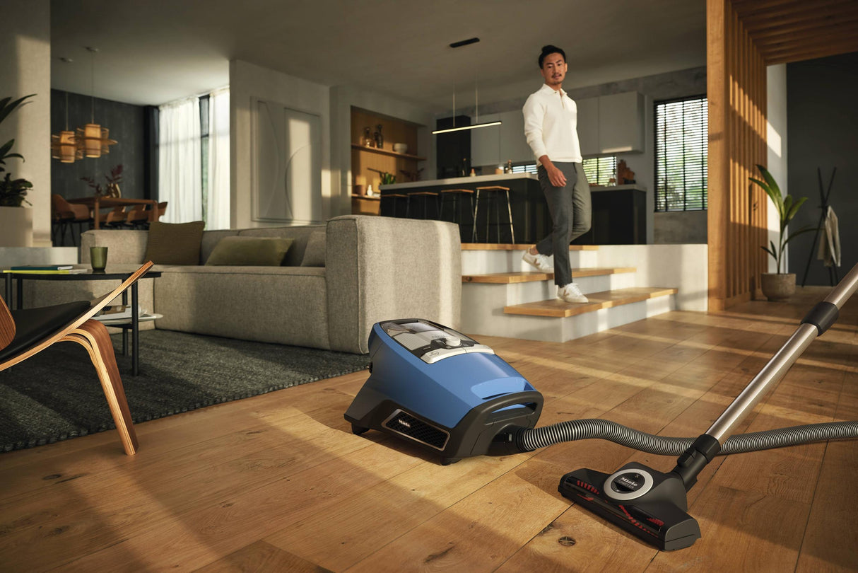 Blizzard CX1 TurboTeam PowerLine Tech blue - Bagless canister vacuum cleaners with Turbobrush - ideal for pet lovers.