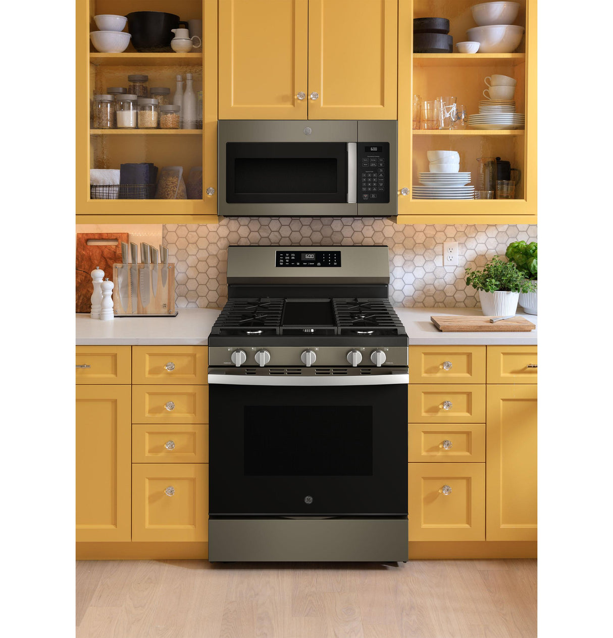 GE® 30" Free-Standing Gas Convection Range with No Preheat Air Fry and EasyWash™ Oven Tray