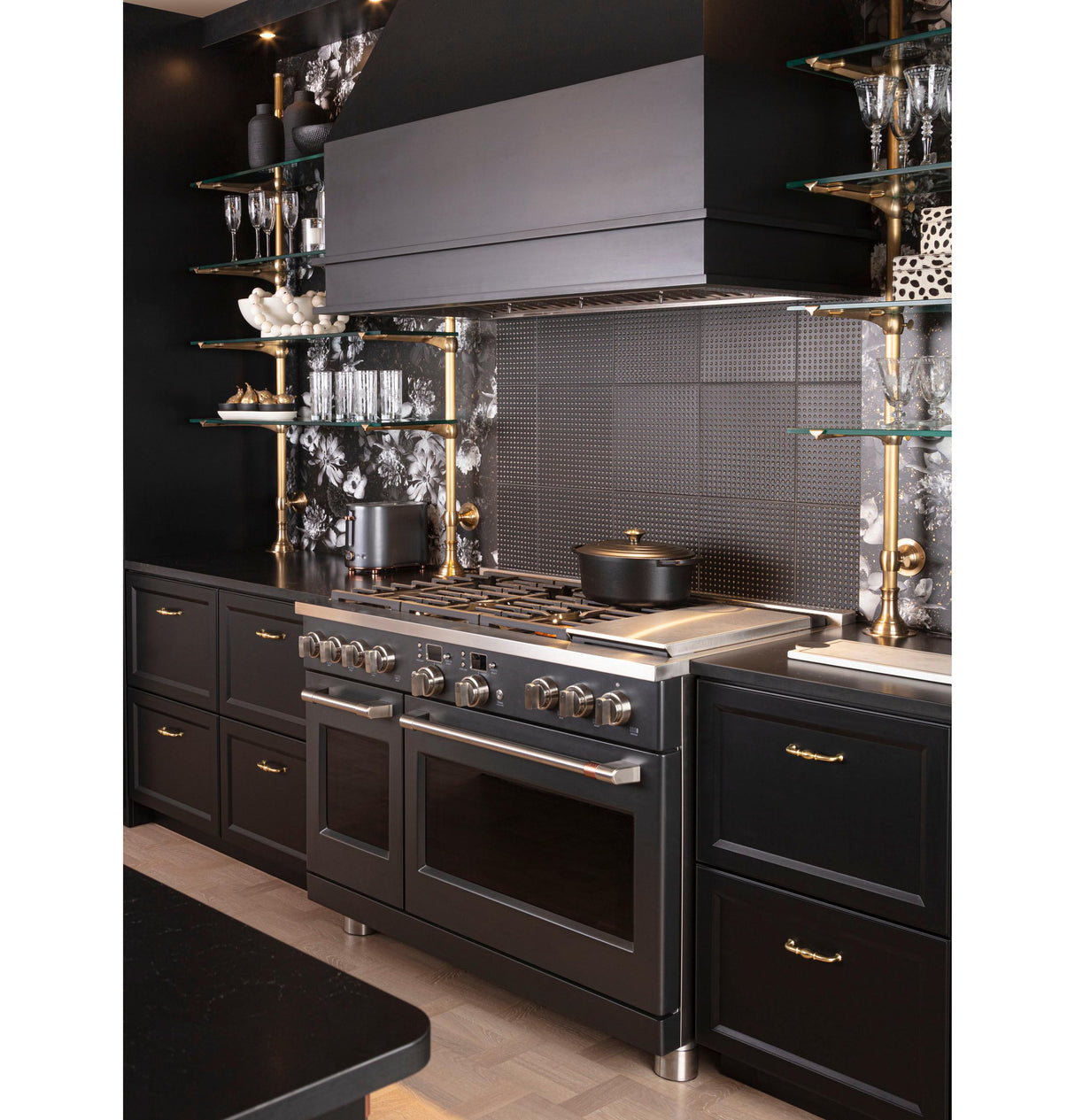 Café™ 48" Smart Dual-Fuel Commercial-Style Range with 6 Burners and Griddle (Natural Gas)