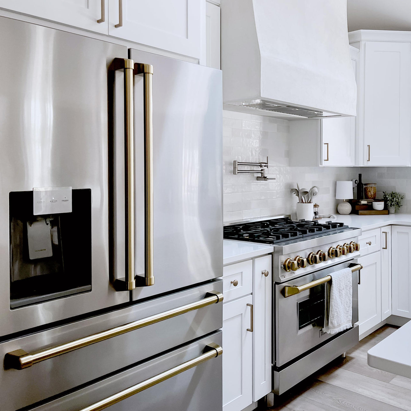 ZLINE Autograph Edition 36" 4.6 cu. ft. Dual Fuel Range with Gas Stove and Electric Oven in Stainless Steel with Accents (RAZ-36) [Color: Champagne Bronze]
