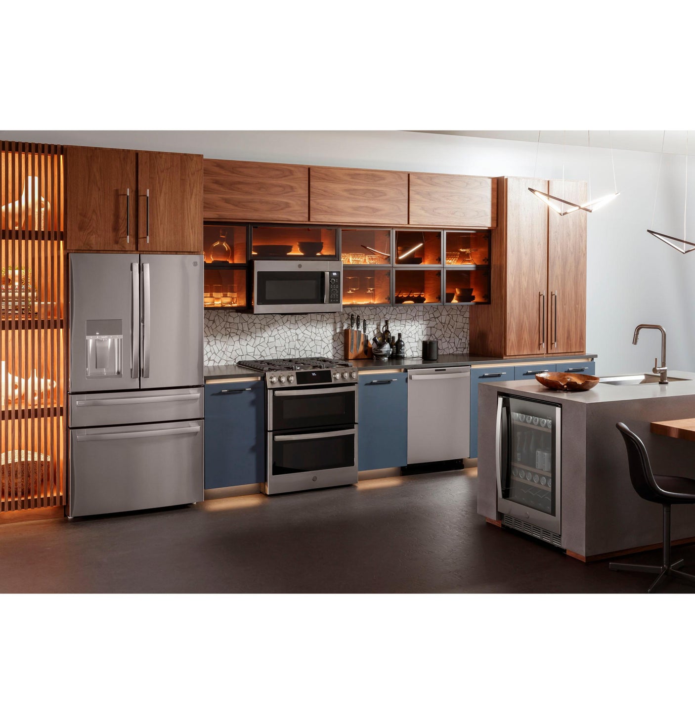 GE Profile™ 155-Can or 52-Bottle Beverage Center
