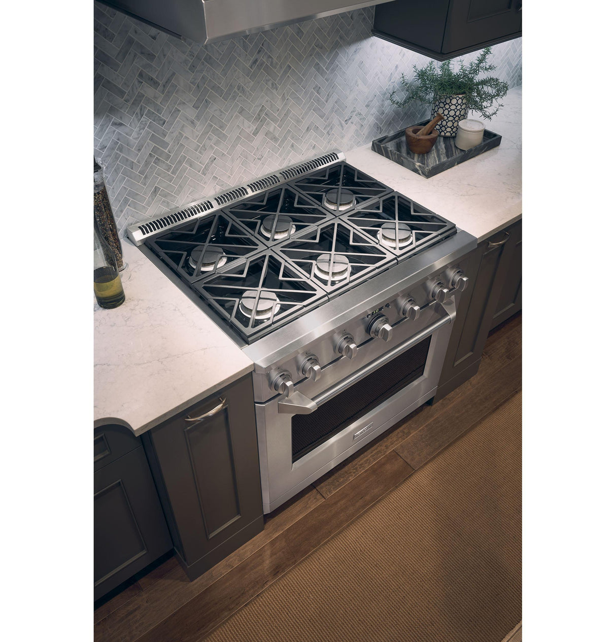 Monogram 36" Dual-Fuel Professional Range with 6 Burners (Natural Gas)